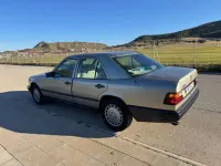 Usado Mercedes 200 179 CV (131 kW) 1985 Beige Berlina