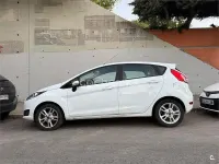 Usado Ford Fiesta Trend 82 CV (60 kW) 2015 Blanco Berlina