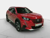 Usado Peugeot e-2008 Allure 100 kW (136 CV) 2023 Rojo rouge elixir SUV