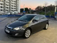 Usado Opel Astra Cosmo 115 CV (84 kW) 2010 Negro Berlina
