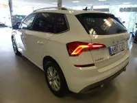 Usado Skoda Kamiq Ambition 110 CV (80 kW) 2022 Blanco SUV