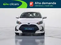 Usado Toyota Yaris Hybrid Active 75 CV (55 kW) 2022 Blanco Berlina