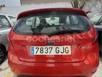 Usado Ford Fiesta Trend 82 CV (60 kW) 2008 Rojo Utilitario