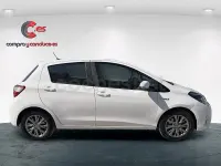 Usado Toyota Yaris Hybrid Active 100 CV (73 kW) 2018 Blanco Berlina