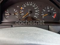 Usado Mercedes E300 136 CV (100 kW) 1996 Gris / plata Familiar