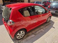 Usado Toyota Aygo City 68 CV (50 kW) 2013 Rojo Utilitario