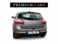 Usado Renault Mégane Authentique 90 CV (66 kW) 2011 Gris / plata Berlina