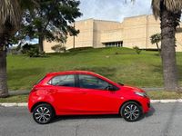 Usado Mazda 2 75 CV (55 kW) 2013 Rojo Utilitario