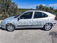 Usado Renault Mégane Expression 110 CV (80 kW) 2000 Gris / plata Berlina