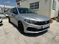 Usado Fiat Tipo Cross 130 CV (95 kW) 2022 Gris / plata Familiar