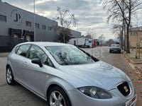 Usado Seat Leon Sport 105 CV (77 kW) 2008 Gris / plata Berlina