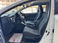 Usado Toyota Auris Hybrid Edition 136 CV (100 kW) 2018 Blanco Berlina