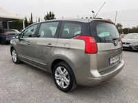 Usado Peugeot 5008 Premium 112 CV (82 kW) 2011 Beige Monovolumen