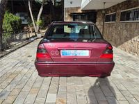 Usado Mercedes C180 Elegance 122 CV (89 kW) 1997 Granate Berlina