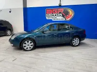 Usado Ford Mondeo Ghia 130 CV (95 kW) 2005 Azul Berlina