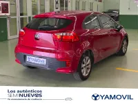 Usado Kia Rio 84 CV (61 kW) 2017 Rojo Berlina