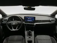 Usado Seat Leon FR 150 CV (110 kW) 2023 Rojo Familiar