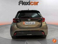 Usado Toyota Yaris Hybrid Active 116 CV (85 kW) 2021 Gris / plata Berlina