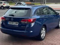 Usado Opel Astra Dynamic 110 CV (80 kW) 2019 Azul Familiar