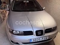 Usado Seat Leon Sport 105 CV (77 kW) 2004 Gris / plata Utilitario