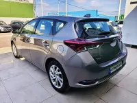 Usado Toyota Auris Business Edition 116 CV (85 kW) 2016 Beige Berlina