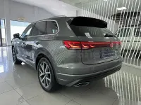 Käytetty VW Touareg 231 HP (169 kW) 2025 Harmaa Katumaasturi