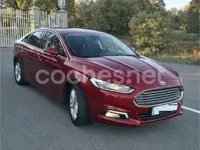 Usado Ford Mondeo Trend 160 HP (117 kW) 2017 Vermelho Sedan