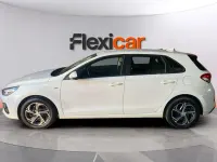 Usado Hyundai i30 120 CV (88 kW) 2022 Verde Berlina