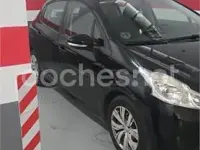 Usado Peugeot 208 Access 82 CV (60 kW) 2013 Negro Utilitario