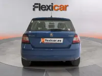 Usado Skoda Fabia Active 75 CV (55 kW) 2018 Azul Berlina