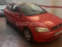 Usado Opel Astra Club 84 CV (61 kW) 2003 Rojo Berlina