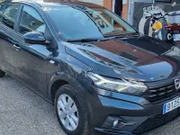 Usado Dacia Sandero Expression 101 CV (74 kW) 2022 Gris / plata Berlina