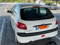 Usado Peugeot 206 75 CV (55 kW) 2000 Blanco Berlina