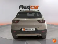 Usado Kia Stonic 79 CV (58 kW) 2025 Gris / plata SUV