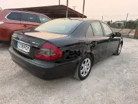 Usado Mercedes E220 Classic 150 CV (110 kW) 2006 Negro Berlina