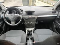 Usado Opel Astra Cosmo 100 CV (73 kW) 2006 Gris / plata Berlina