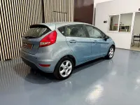 Usado Ford Fiesta Trend 68 CV (50 kW) 2010 Azul Berlina