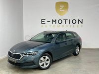 Usado Skoda Octavia Ambition 150 CV (110 kW) 2022 Gris / plata Familiar