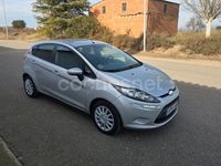 Usado Ford Fiesta Trend 68 CV (50 kW) 2010 Gris / plata Utilitario