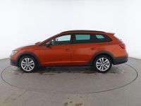 Usado Seat Leon 4Drive 150 CV (110 kW) 2019 Naranja Familiar