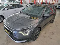 Usado Kia Niro 141 CV (103 kW) 2024 Gris / plata SUV