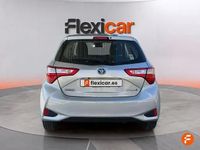 Usado Toyota Yaris Hybrid Advance 100 CV (73 kW) 2019 Gris
