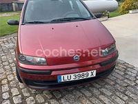 Usado Fiat Punto 80 CV (58 kW) 2000 Granate Utilitario