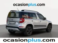 Usado Skoda Yeti 110 CV (80 kW) 2017 Gris plata SUV