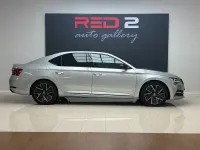 Usado Skoda Superb SportLine 200 CV (147 kW) 2023 Gris / plata Berlina