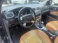 Usado Ford Focus Cabriolet Titanium 136 CV (100 kW) 2009 Negro Descapotable