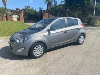 Usado Hyundai i20 85 CV (62 kW) 2013 Beige Utilitario