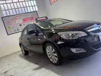 Usado Opel Astra Excellence 130 CV (95 kW) 2012 Negro Berlina