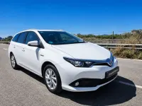 Usado Toyota Auris Hybrid Business Edition 136 CV (100 kW) 2016 Blanco Familiar