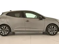 Begagnad Renault Clio V Techno 145 HK (106 kW) 2025 Grå Sedan